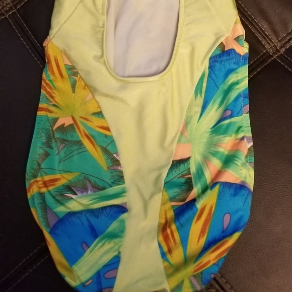 Ujena 1Piece Swim Suit Yellow sz 6 - Picture 2 of 4